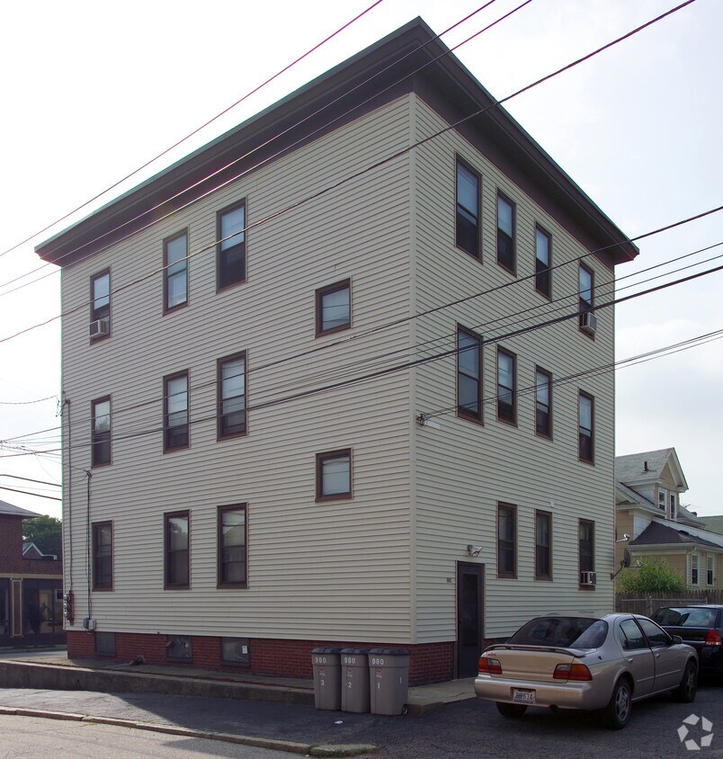 Building Photo - 980 Charles St