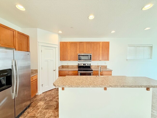 Building Photo - Beautiful 3 Bed 2.5 house with 2 Car Garage-Camas School District