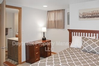 Building Photo - 915 Broadway N