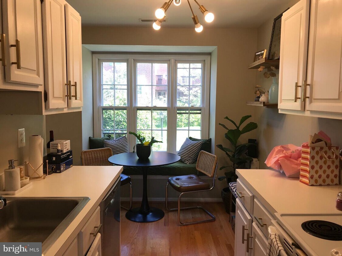 Foto principal - 4952 Bradley Blvd