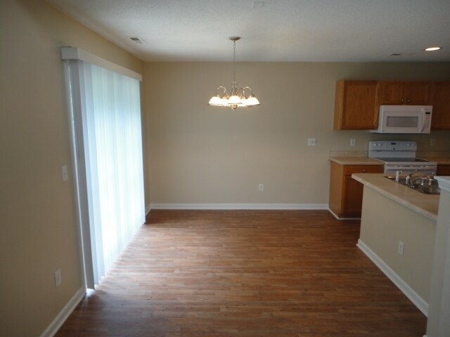 Foto del edificio - 8128 Tara Ridge Rd