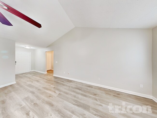 Building Photo - 530 Mackinaw Dr