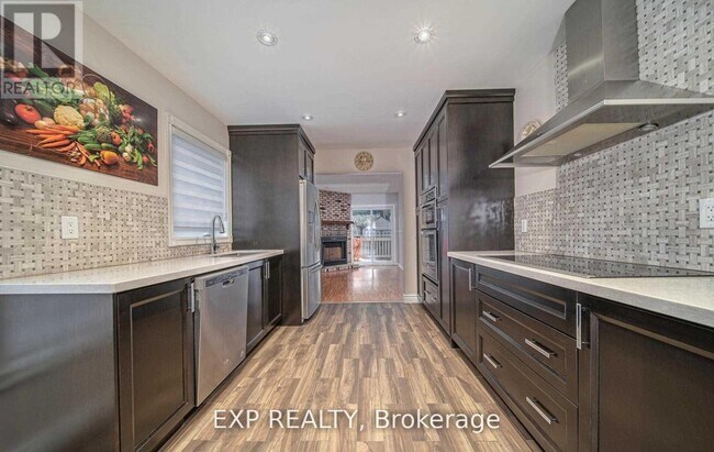 Building Photo - 8 Cluett Dr