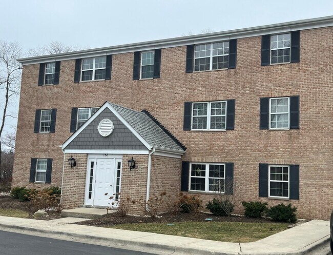 Building Photo - 152 E Winchester Rd