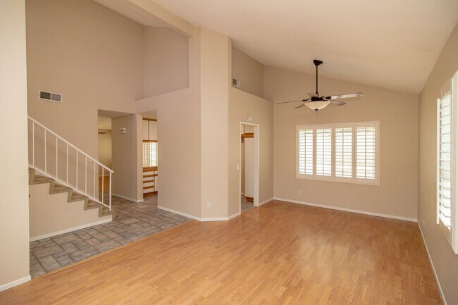 Building Photo - Gorgeous 4 Bed/2.5 Bath Home In One Of The...
