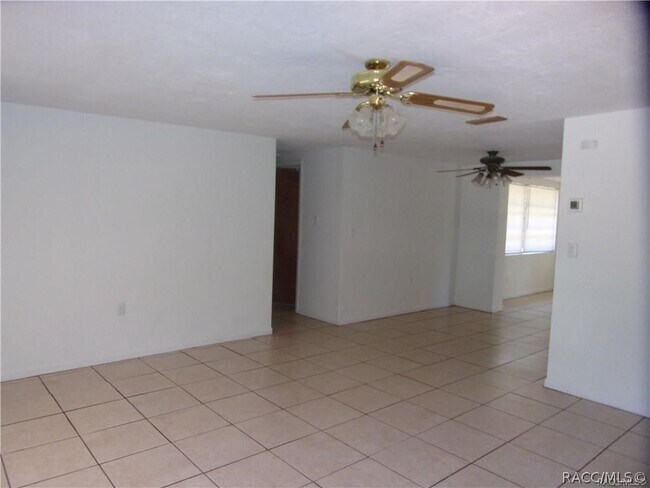 Foto del edificio - 28 N Davis St