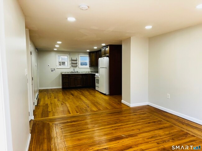 Building Photo - 49 Pleasant St