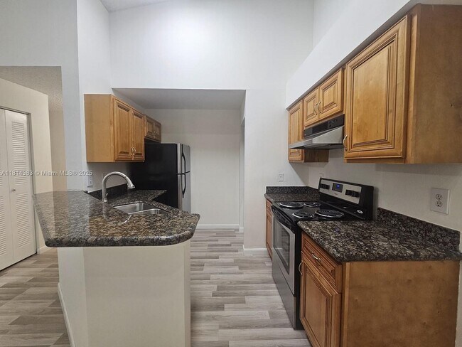 Building Photo - 9999 Summerbreeze Dr