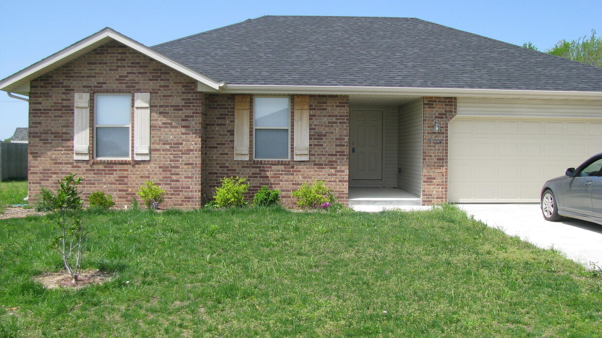 Foto principal - Beautiful 3br 2ba home in Carl Junction.