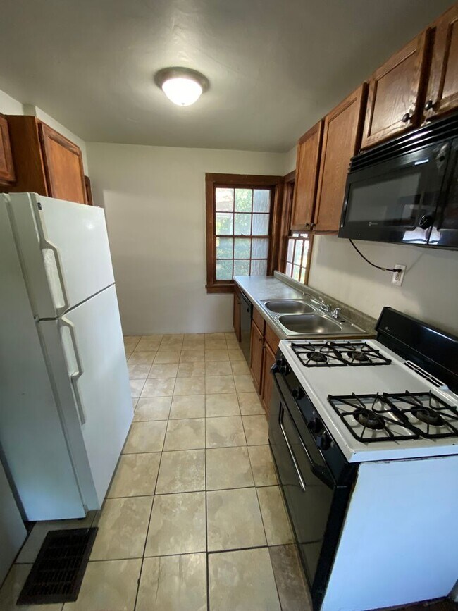 Building Photo - 1424 W State Blvd