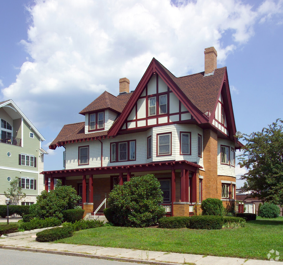 Primary Photo - 151 Rumford Ave