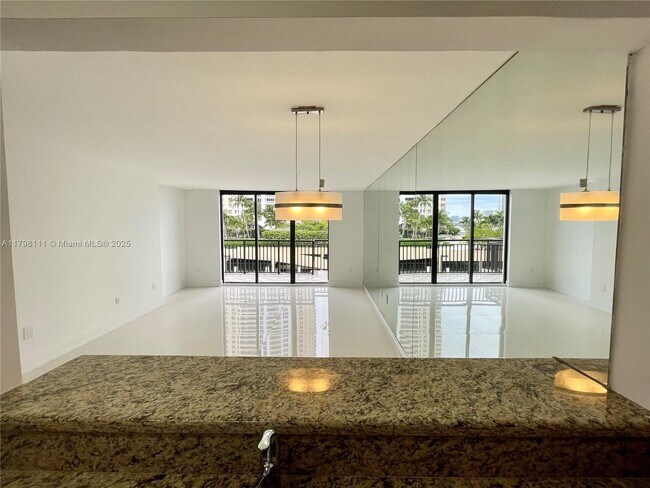 Foto del edificio - 540 Brickell Key Dr