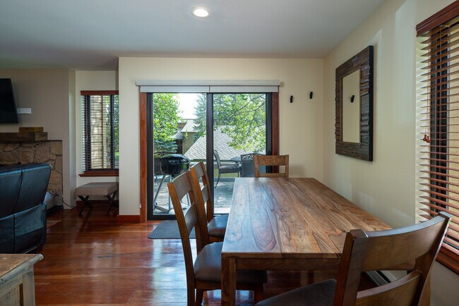 Foto del edificio - 2655 Ridge Ln