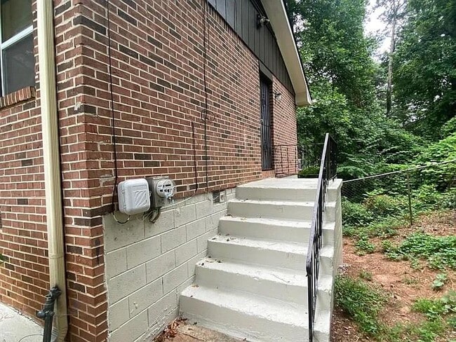 Building Photo - 2139 Trailwood Rd