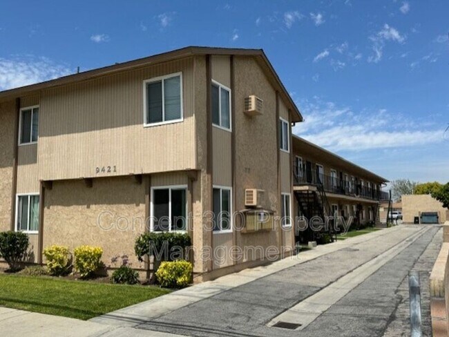 Building Photo - 9421 Cedar St