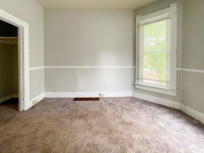 Foto del edificio - 826 W Ashland Ave