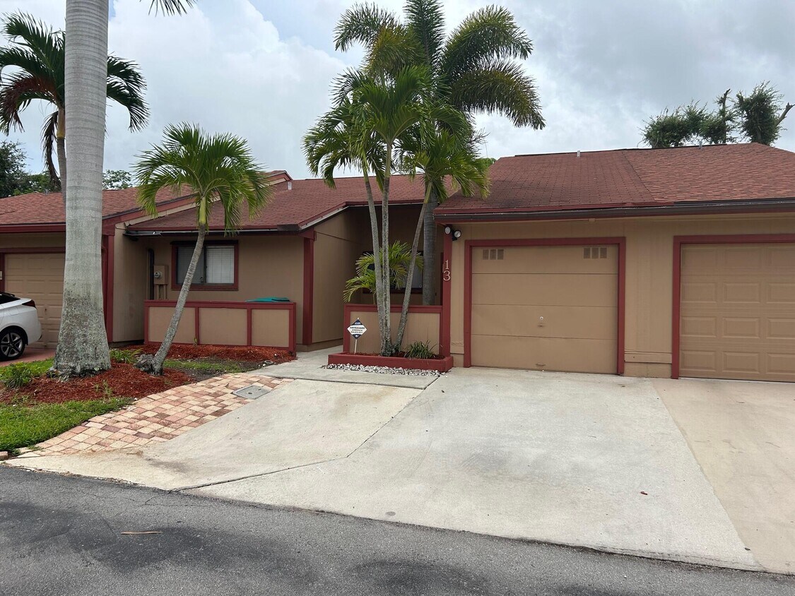 13 Farnworth Dr, Boynton Beach, FL 33426 Townhome Rentals in Boynton