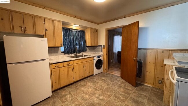 Building Photo - 8368 Rainbow Ave