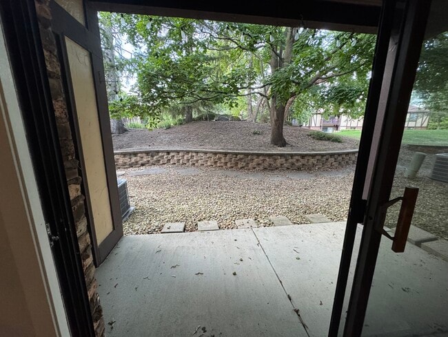 Building Photo - 1601 Thames Ct