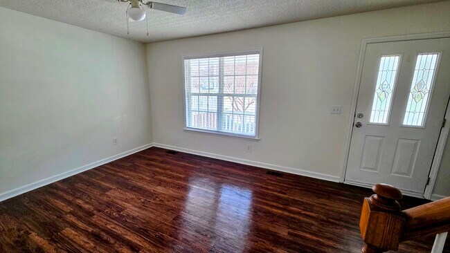 Foto del edificio - 210 Wimbledon Ct