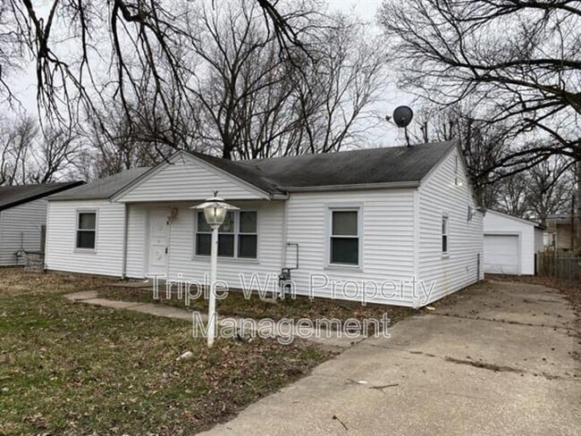 Building Photo - 9733 Dennis Dr