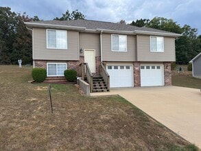 Building Photo - 121 Kale Ct