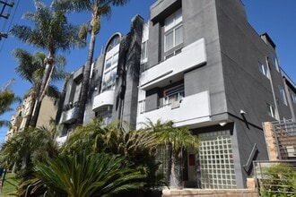 Building Photo - 11315 Moorpark St