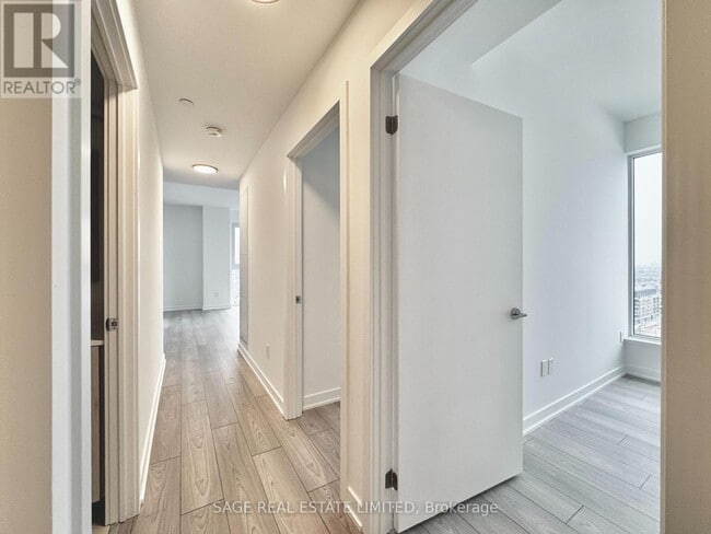 Building Photo - 1007 The Queensway