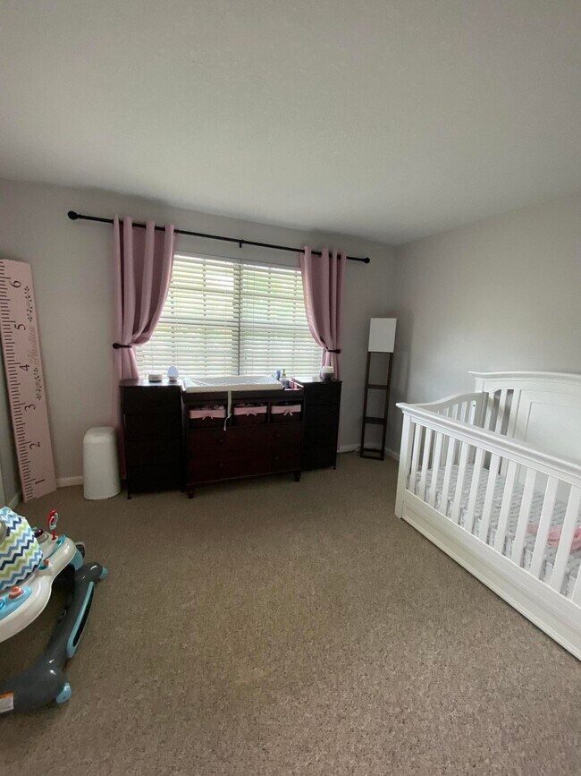 Building Photo - 425 N Cypress Dr