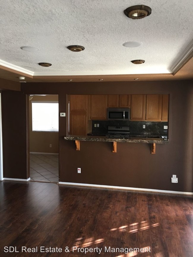 Building Photo - 39511 Oak Cir