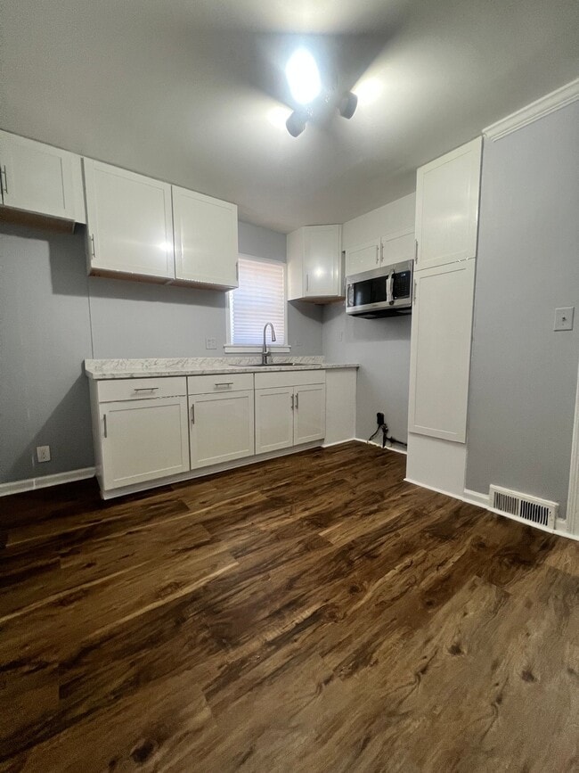 Building Photo - 1012 Louise Rd