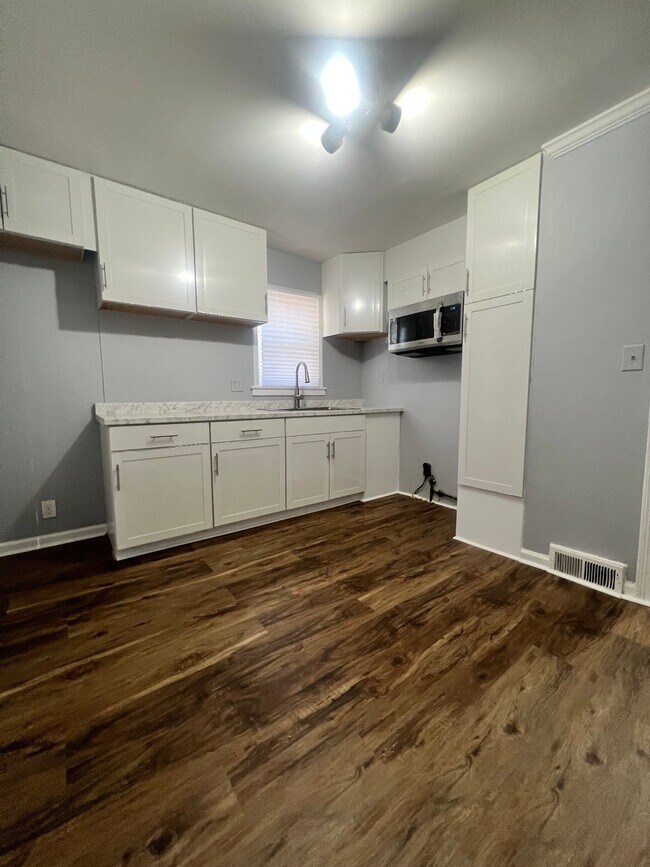 Foto del edificio - 1012 Louise Rd