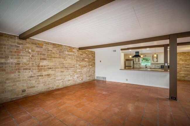 Building Photo - 211 Beechwood Ln