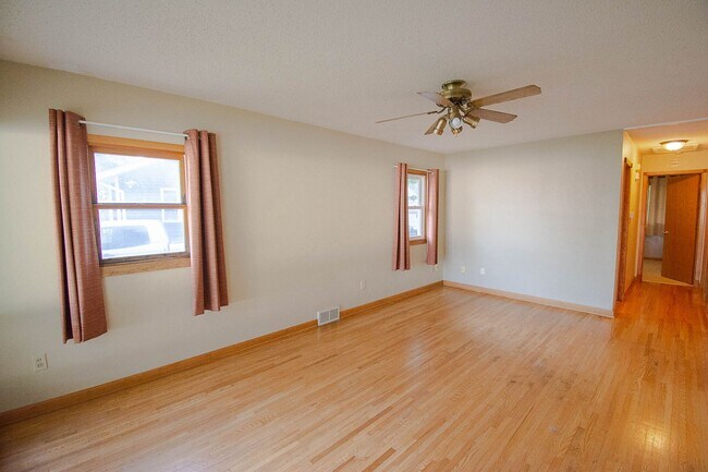 Foto del edificio - 2324 Elton Hills Dr NW