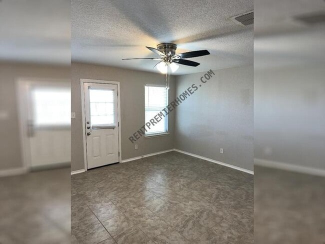 Building Photo - 7018 Phoebe View