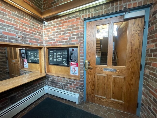 Building Photo - $0 DEPOSIT OPTION!!! URBAN RETREAT IN CONG...