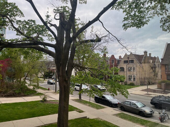 Foto del edificio - 1560 N Prospect Ave