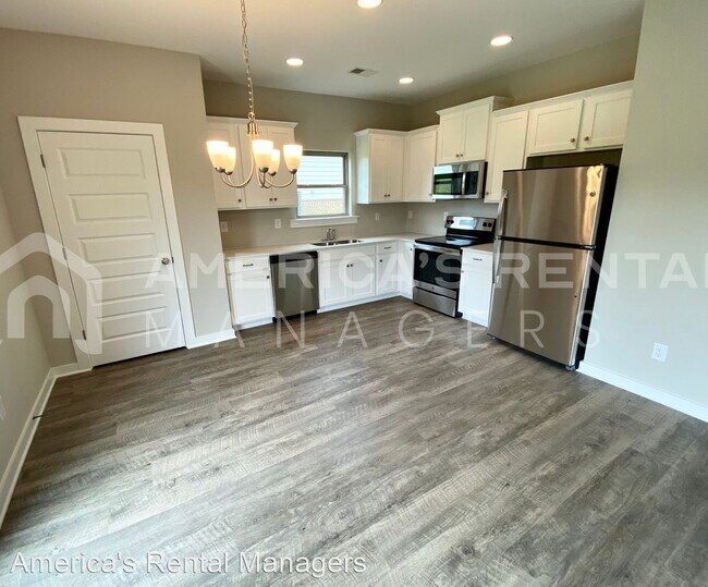 Building Photo - 4 br, 2 bath House - 108 Ballington Way