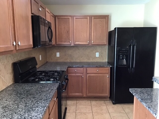 Foto del edificio - 16215 Ranchland Ln