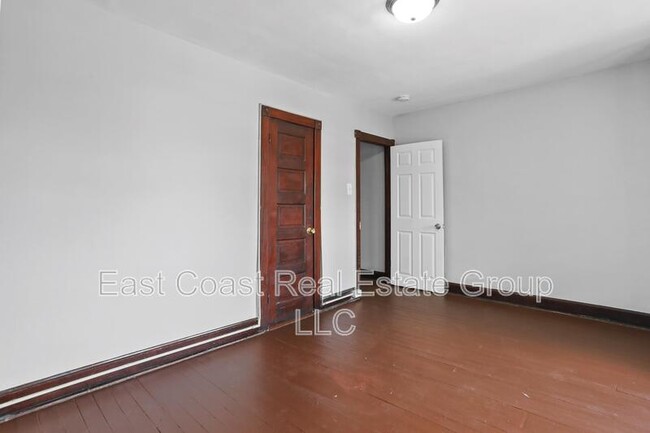 Building Photo - 221-223 W Howard Street