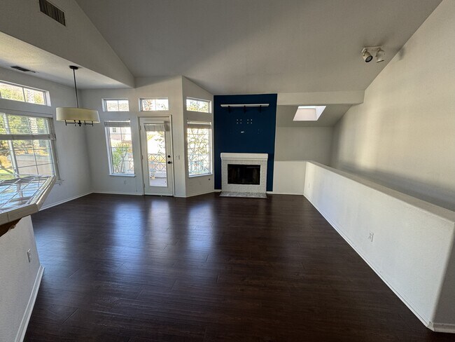 Mucha luz natural - 12646 Springbrook Dr