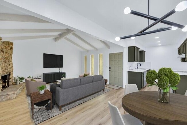 Building Photo - Beautiful 2 Bedroom 1.5 Bathroom Duplex fo...