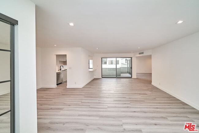 Building Photo - 145 S Maple Dr