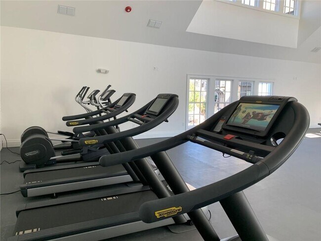 Foto del edificio - 6594 Beacon Dr