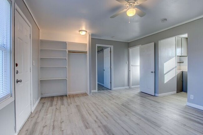 Building Photo - Completely Remodeled unit!! Pets OK.