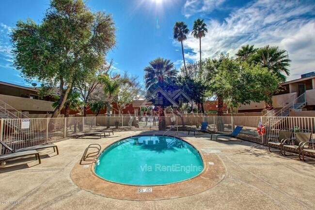 Building Photo - 810 E Colter St