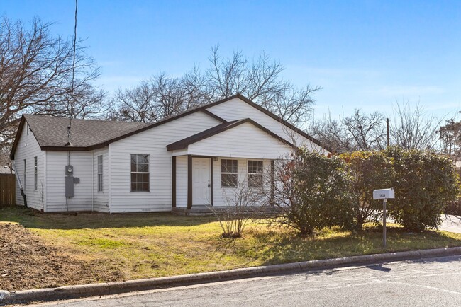 Building Photo - Stunning Newly Renovated Home for Lease in...