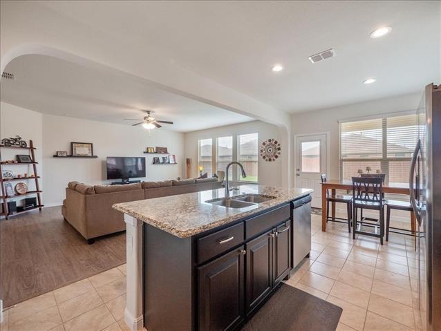 Building Photo - 1104 Genola Dr