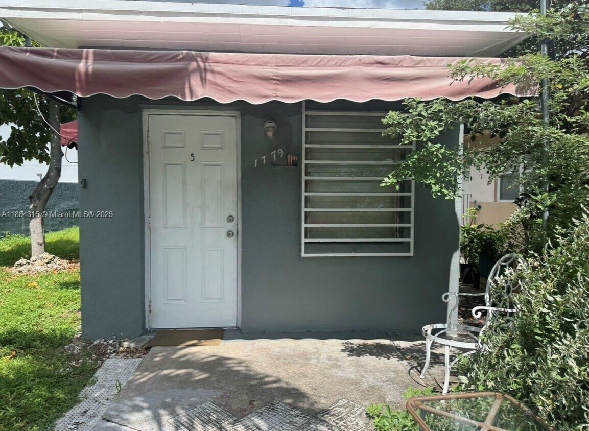 Primary Photo - 1779 SW 5th St