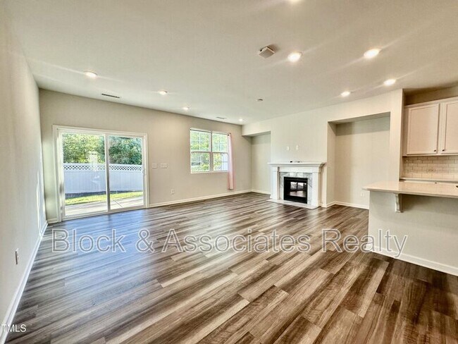 Foto del edificio - 107 Hunston Dr.